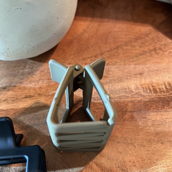 Set of 3 Matte Color Claw Clips - Picture 6 of 6